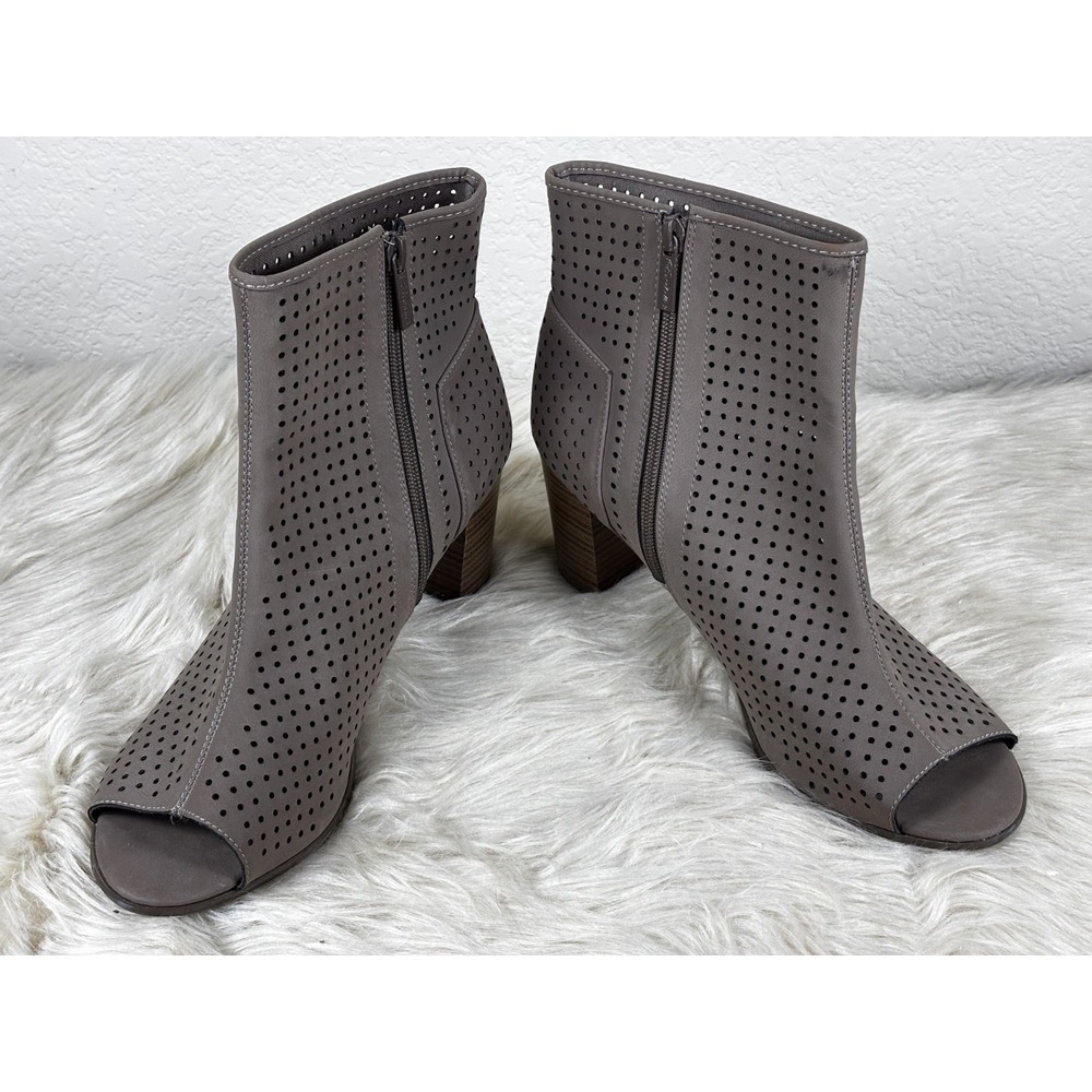 Breckelles Amber 32 Peep Toe Booties‎ Gray Beige Chunky Heel Chic Womens 11